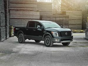 Nissan Titan PRO-4X Crew Cab 2017 года